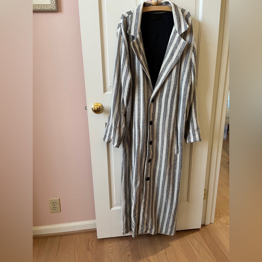 Twelvepieces Black and Cream Garment coat